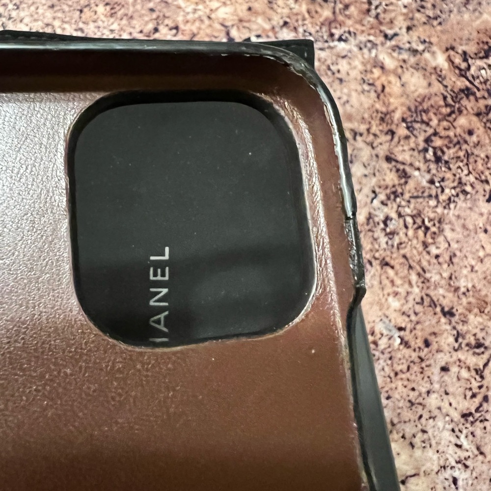 CHANEL Black Quilted Leather Phone Case - Picture 8 of 12